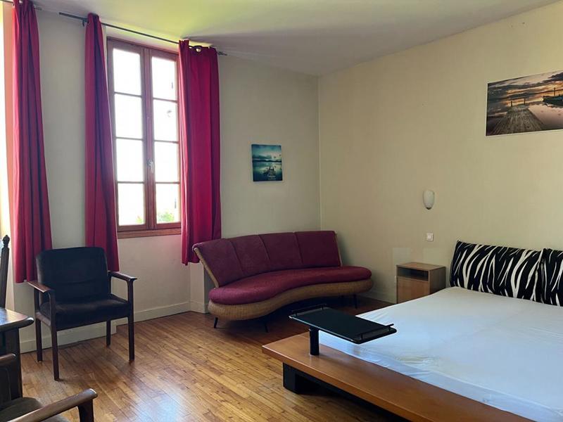 Maison - 660 m² - 25 pièces