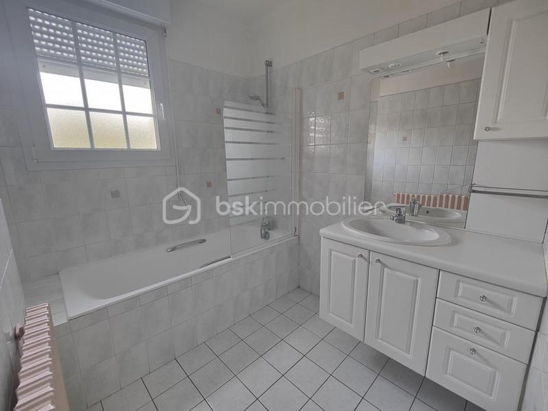 Maison - 99 m² - 5 pièces