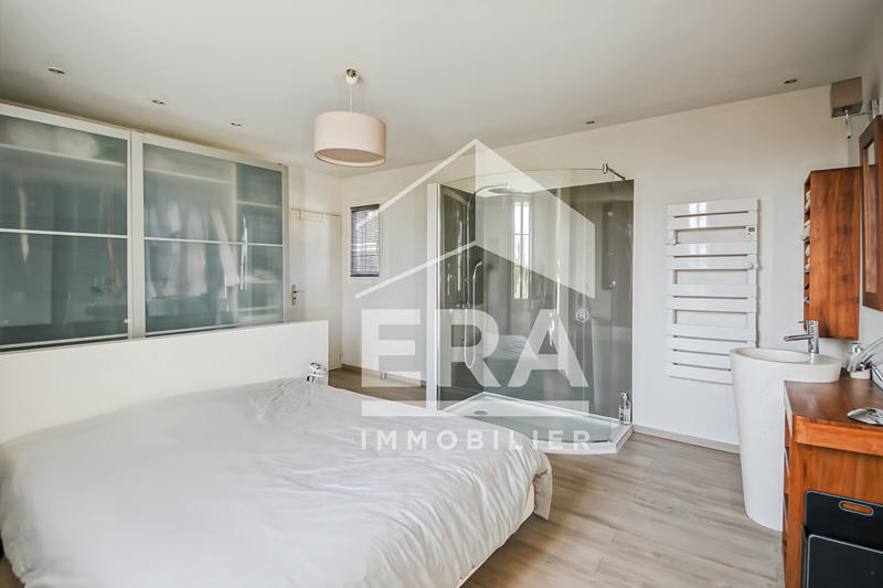 Maison - 240 m² - 9 pièces