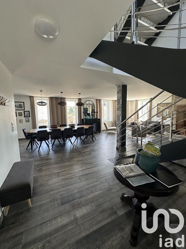 Maison - 227 m² - 9 pièces