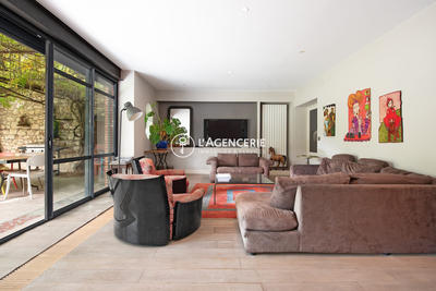 Maison - 260 m² - 8 pièces