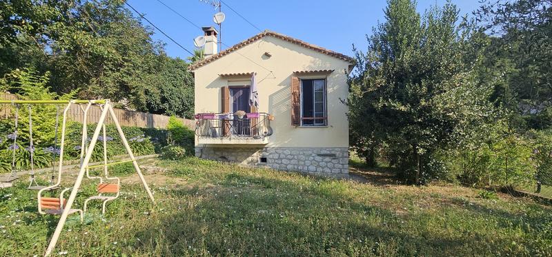 Maison - 560 m² - 3 pièces