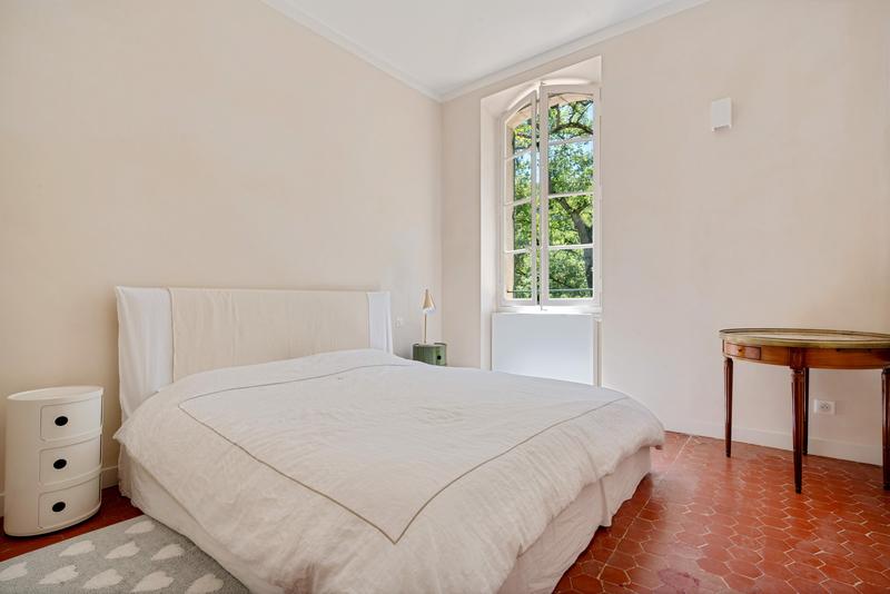 Maison - 330 m² - 8 pièces