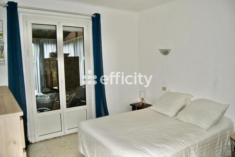 Villa - 100 m² - 5 pièces