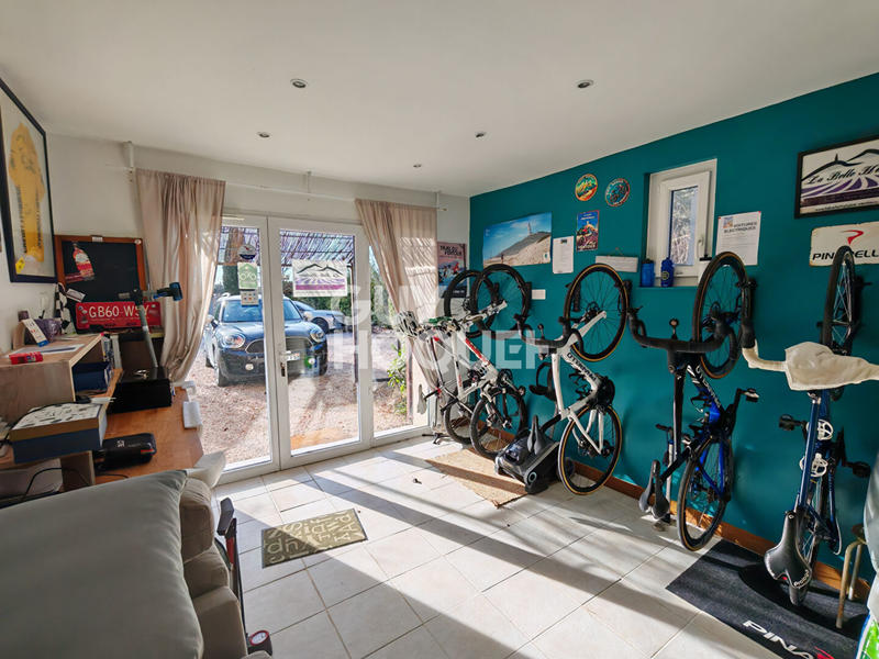 Maison - 320 m² - 9 pièces