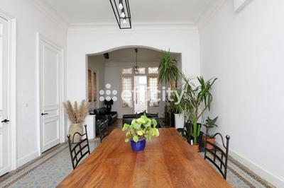 Maison - 248 m² - 10 pièces