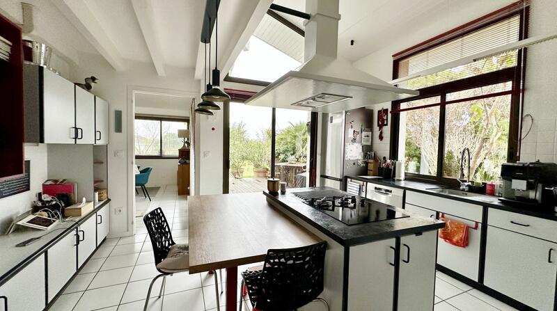 Maison d'architecte - 240 m² - 9 pièces