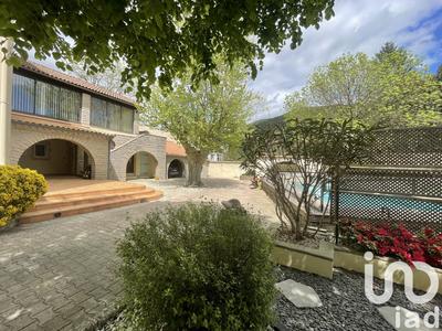 Maison - 335 m² - 9 pièces