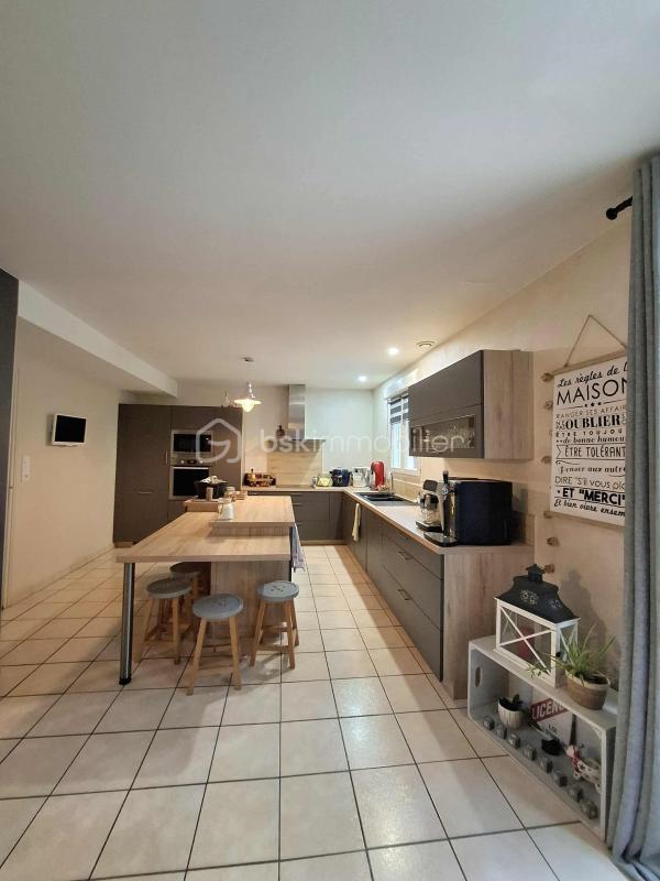 Maison - 177 m² - 8 pièces