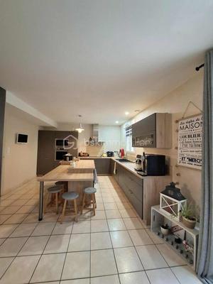 Maison - 177 m² - 8 pièces