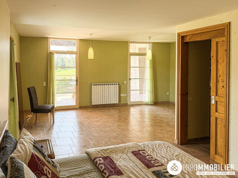 Maison - 239 m² - 7 pièces