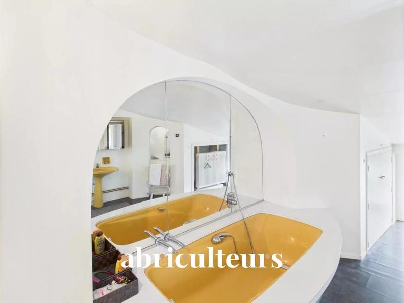 Maison - 258 m² - 12 pièces