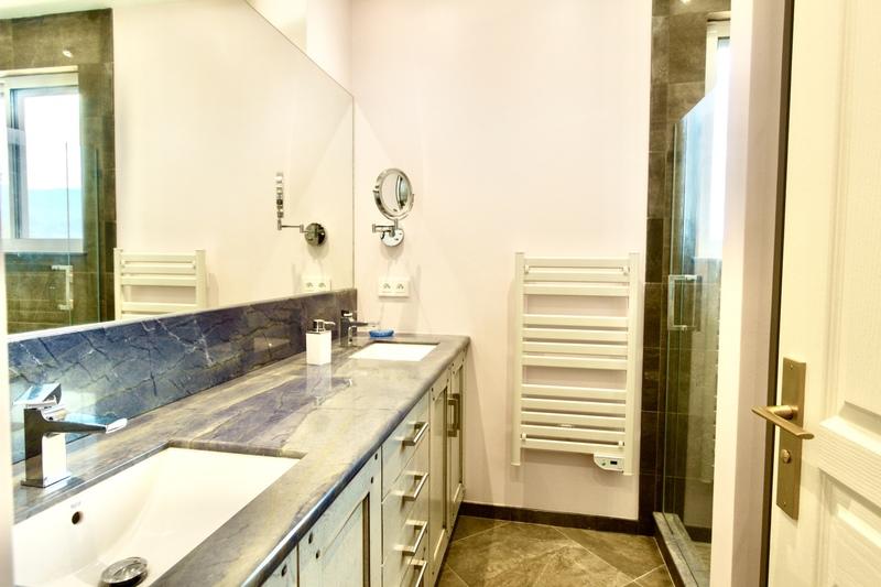 Villa - 440 m² - 9 pièces