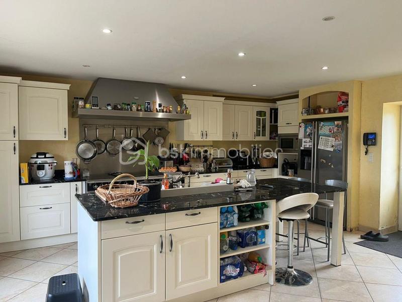 Demeure - 467 m² - 6 pièces