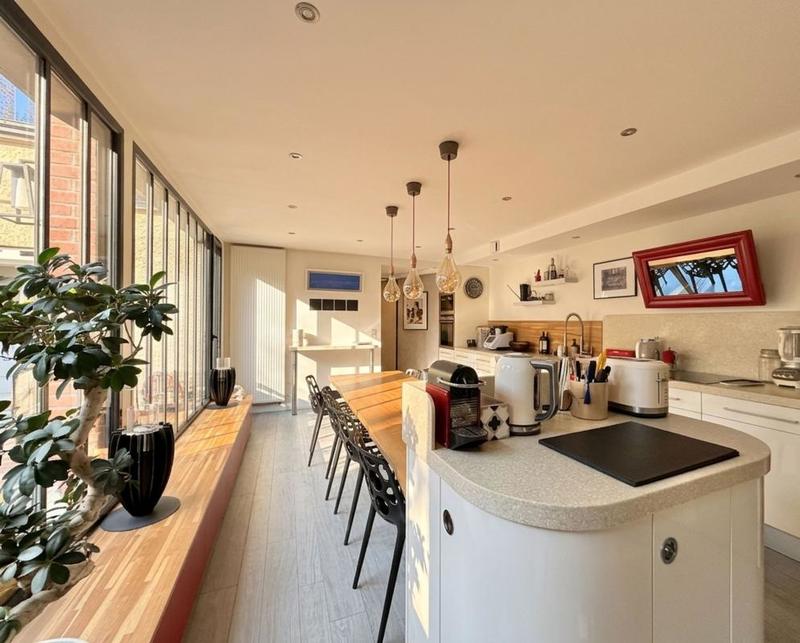 Maison de ville - 236 m² - 9 pièces