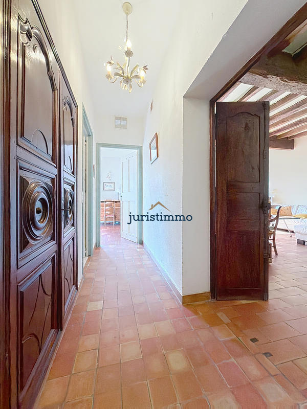 Villa - 211 m² - 6 pièces