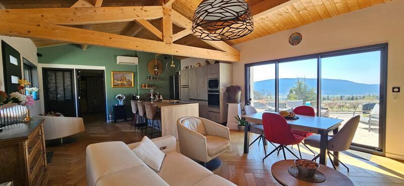 Maison - 105 m² - 4 pièces