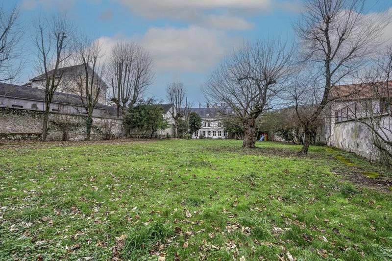 Maison - 220 m² - 9 pièces