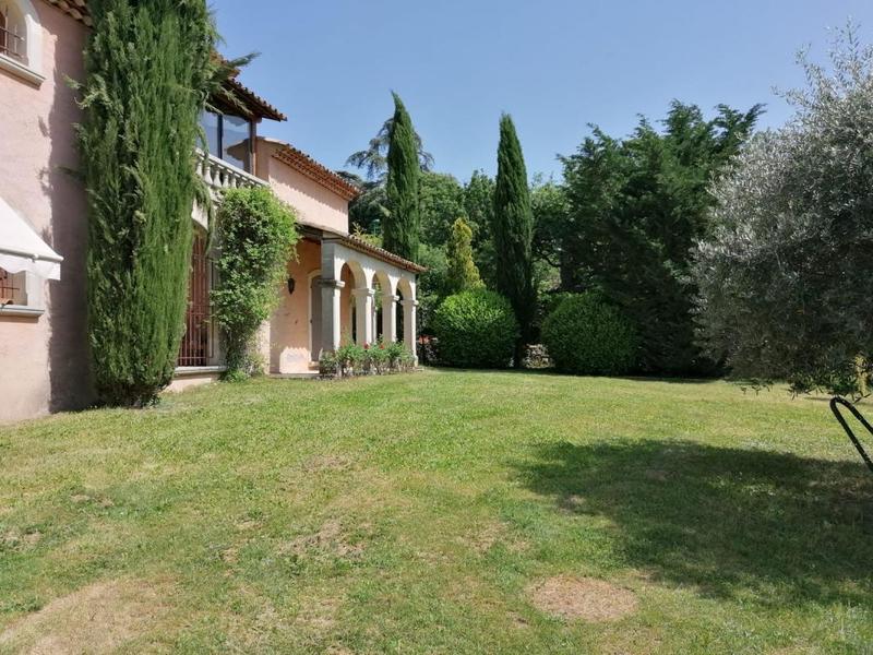 Propriété - 258 m² - 7 pièces