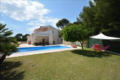 Maison - 200 m² - 6 pièces