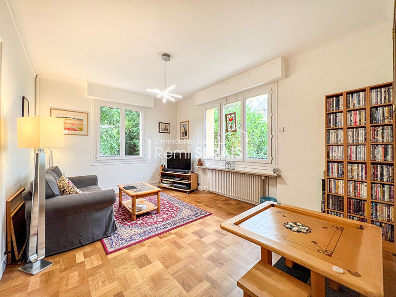 Maison - 248 m² - 9 pièces