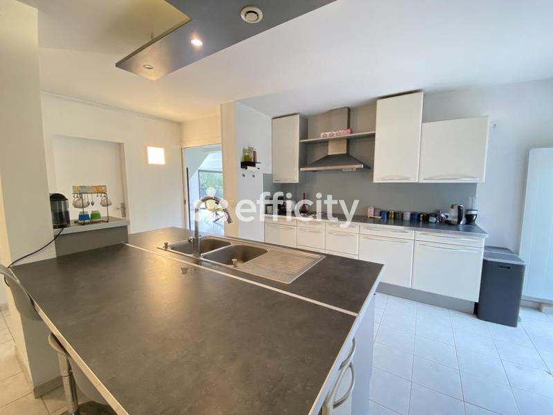 Villa - 233 m² - 8 pièces