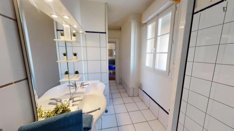 Chambre - 8 m² - 7 pièces