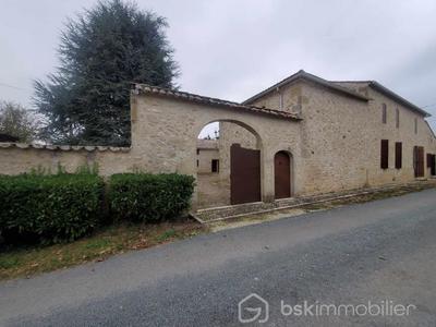 Corps de ferme - 365 m² - 10 pièces