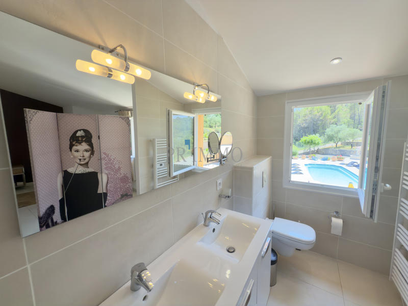 Villa - 242 m² - 6 pièces