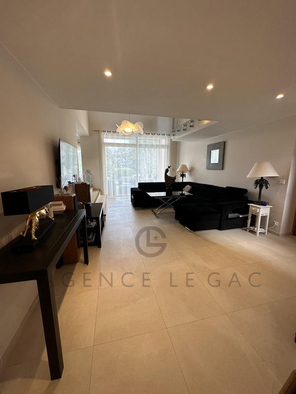 Villa - 196 m² - 5 pièces