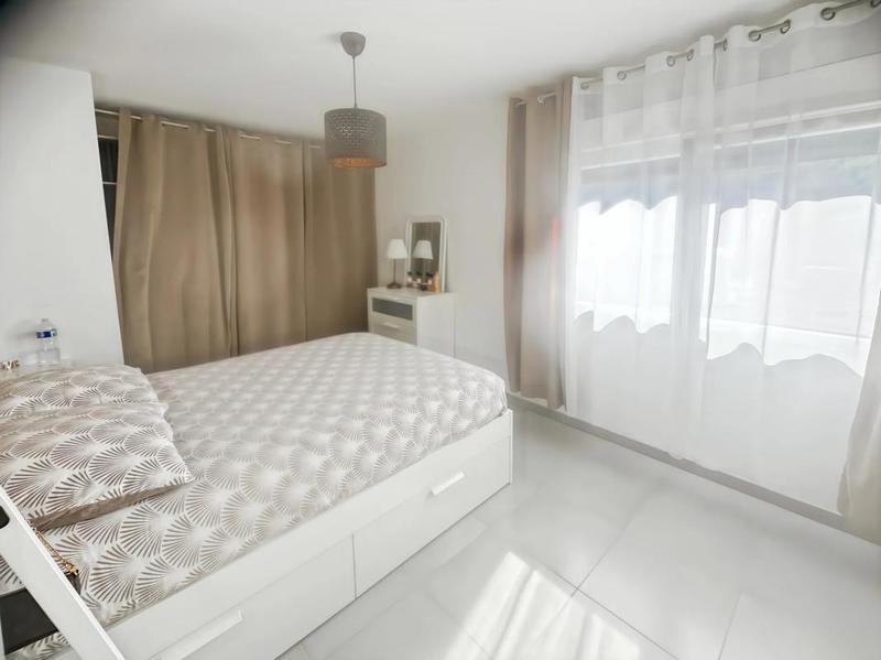 Maison - 210 m² - 7 pièces