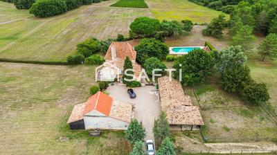 Maison - 300 m² - 11 pièces