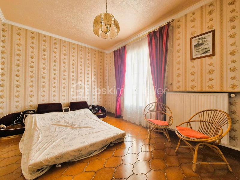 Maison traditionnelle - 162 m² - 6 pièces