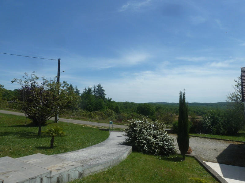 Maison - 240 m² - 6 pièces