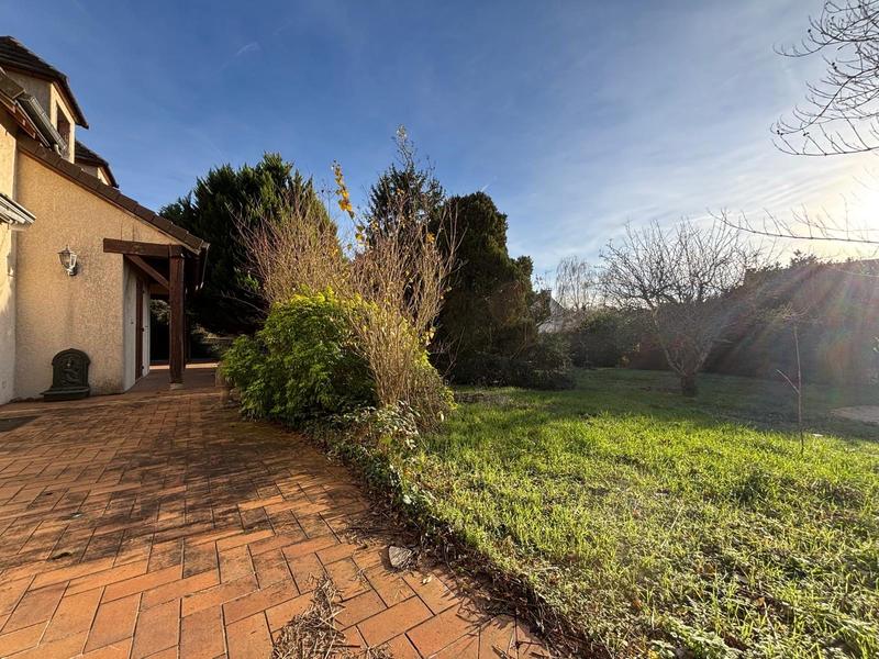 Maison - 225 m² - 8 pièces