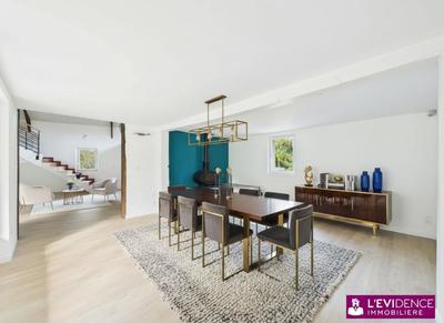 Propriété - 227 m² - 6 pièces