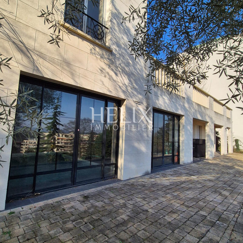 Maison - 600 m² - 17 pièces