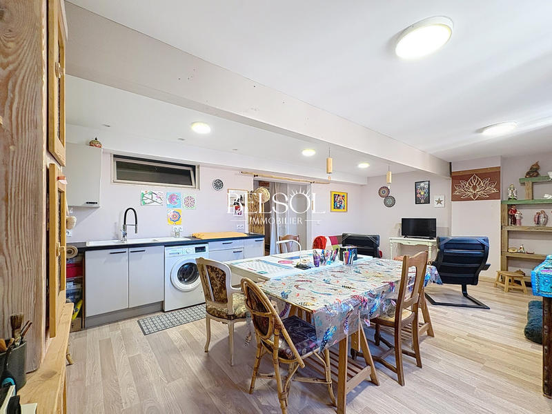 Maison - 210 m² - 6 pièces