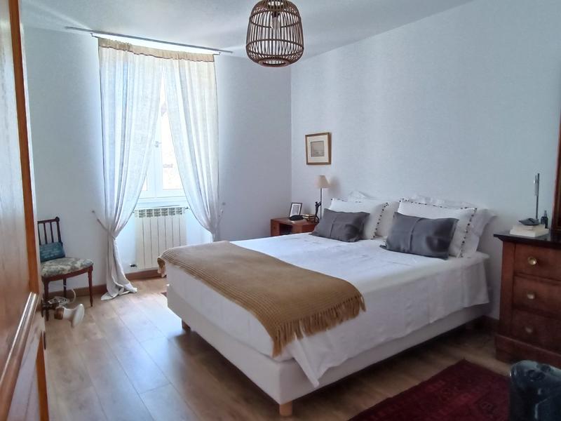 Maison - 251 m² - 10 pièces