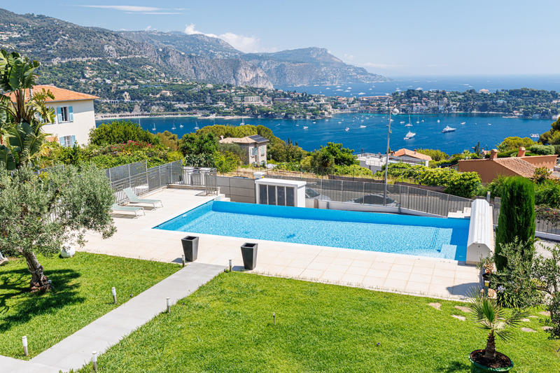 Maison - 350 m² - 7 pièces