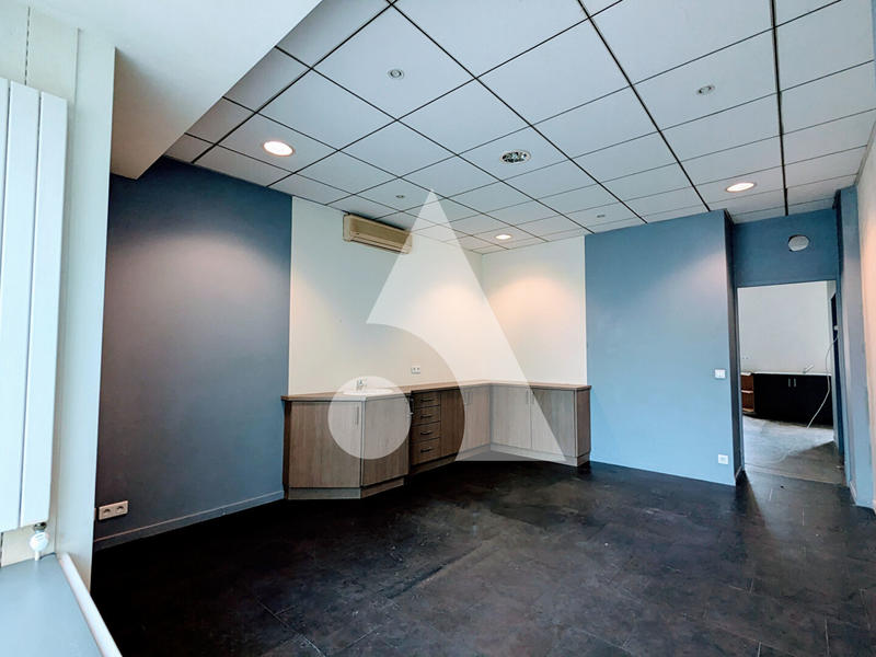 Local commercial - 106 m² - 4 pièces