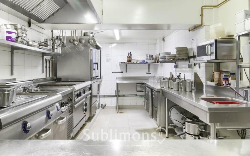 Local commercial - 160 m² - 6 pièces