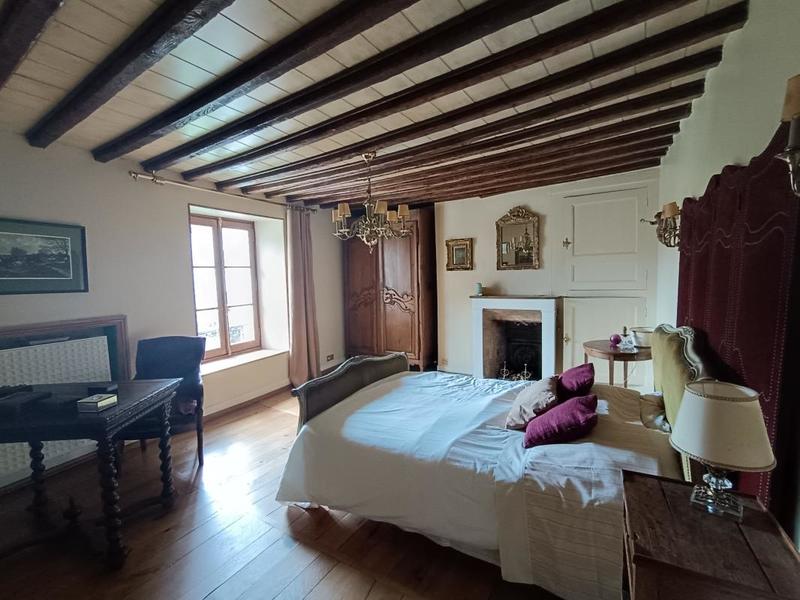 Maison - 285 m² - 10 pièces