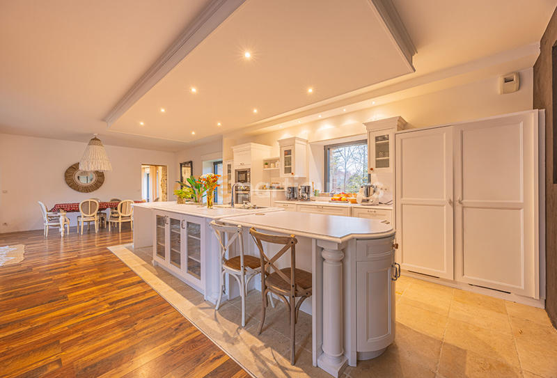 Maison - 226 m² - 7 pièces