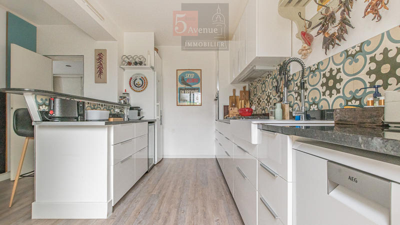 Maison - 300 m² - 8 pièces