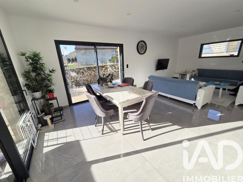 Maison - 120 m² - 4 pièces