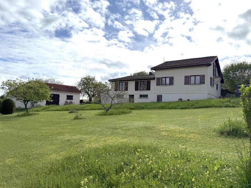 Maison - 180 m² - 9 pièces