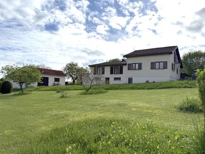 Maison - 180 m² - 9 pièces