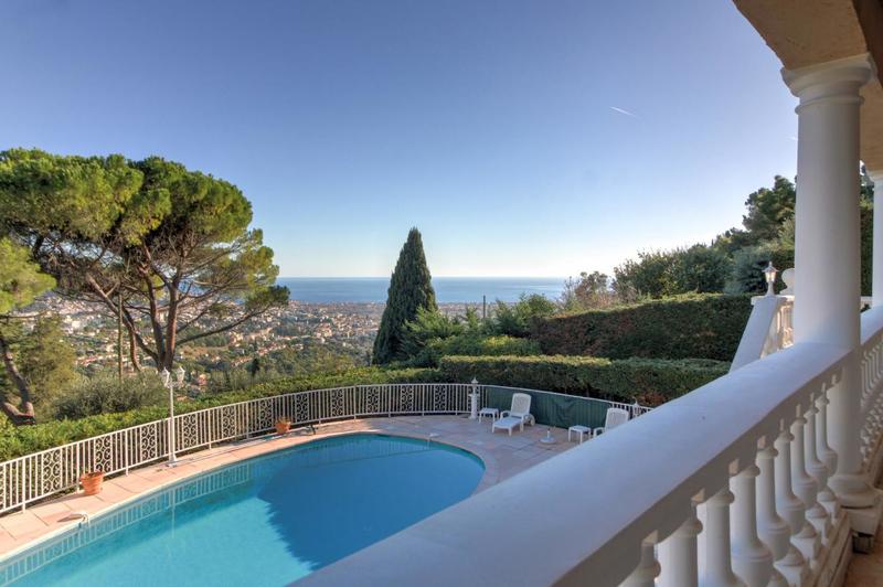 Villa - 378 m² - 10 pièces