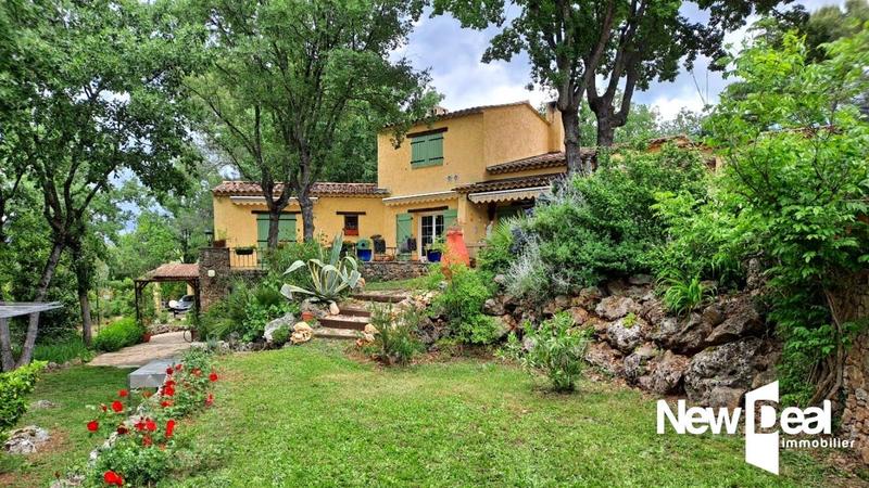 Maison - 245 m² - 7 pièces